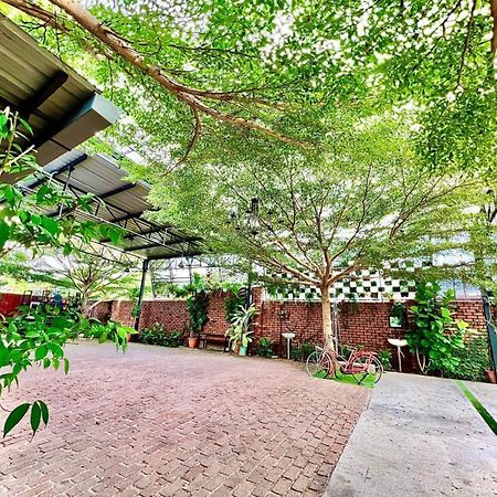 Petak Padin Cottage By The Pool, Kepala Batas  Exterior photo