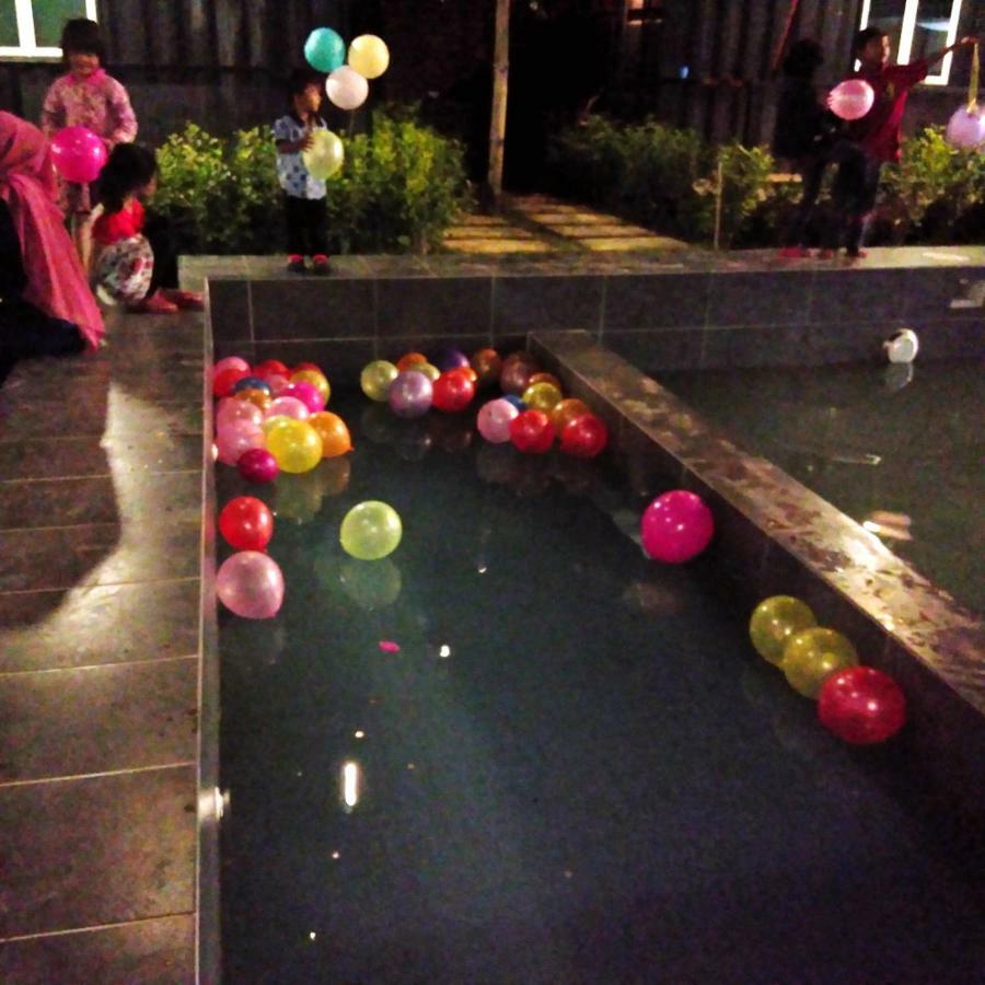 Petak Padin Cottage By The Pool, Kepala Batas  Exterior photo